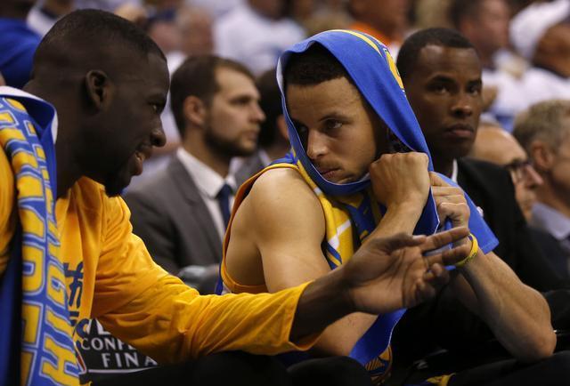 三人配合不 三人配合不